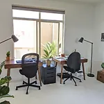 Chic And Modern Condo With Pool, Gym & Parking, 10 Min To Beach