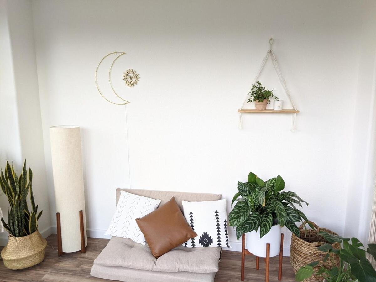 Apartment Chic And Modern With Pool, Gym & Parking, 10 Min To